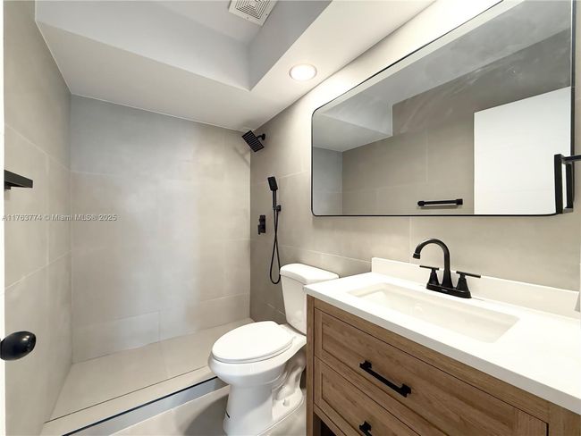 APT-302 - 1770 E Las Olas Blvd, Condo with 1 bedrooms, 1 bathrooms and null parking in Fort Lauderdale FL | Image 4