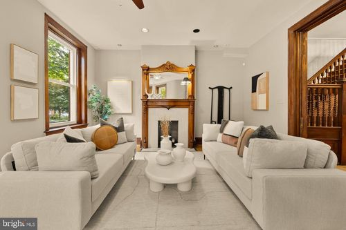 100 W St Nw, WASHINGTON, DC, 20001-1619 | Card Image