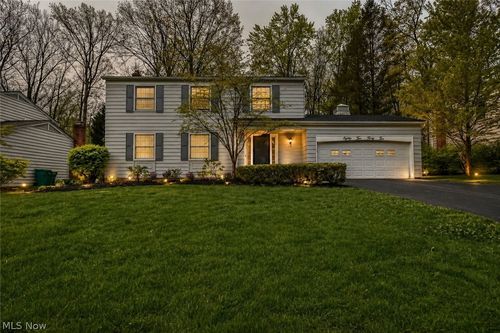 8242 Starburst Rd, Mentor, OH, 44060-2321 | Card Image