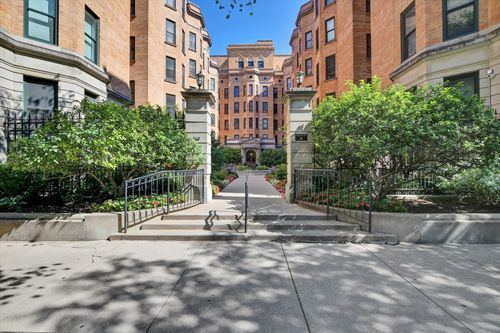 apt-115-550 Surf St, Chicago, IL, 60657-6054 | Card Image