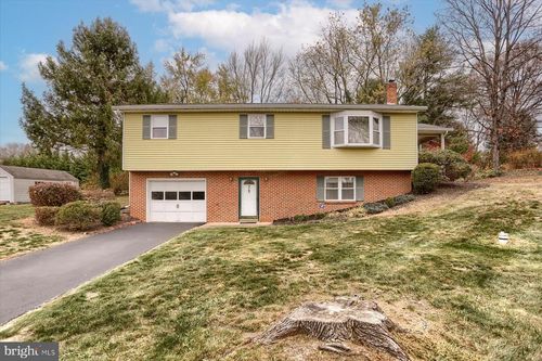 4 Ardmore Dr, HUMMELSTOWN, PA, 17036-9251 | Card Image