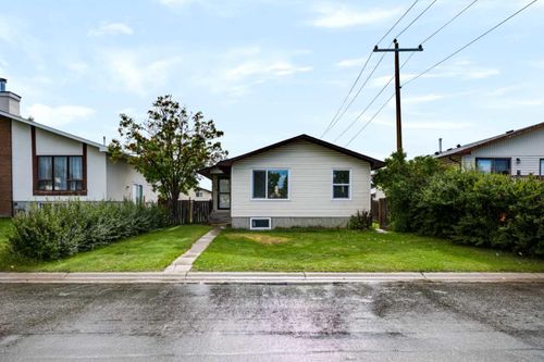 139 Falsby Rd Ne, Calgary, AB, T3J1B7 | Card Image