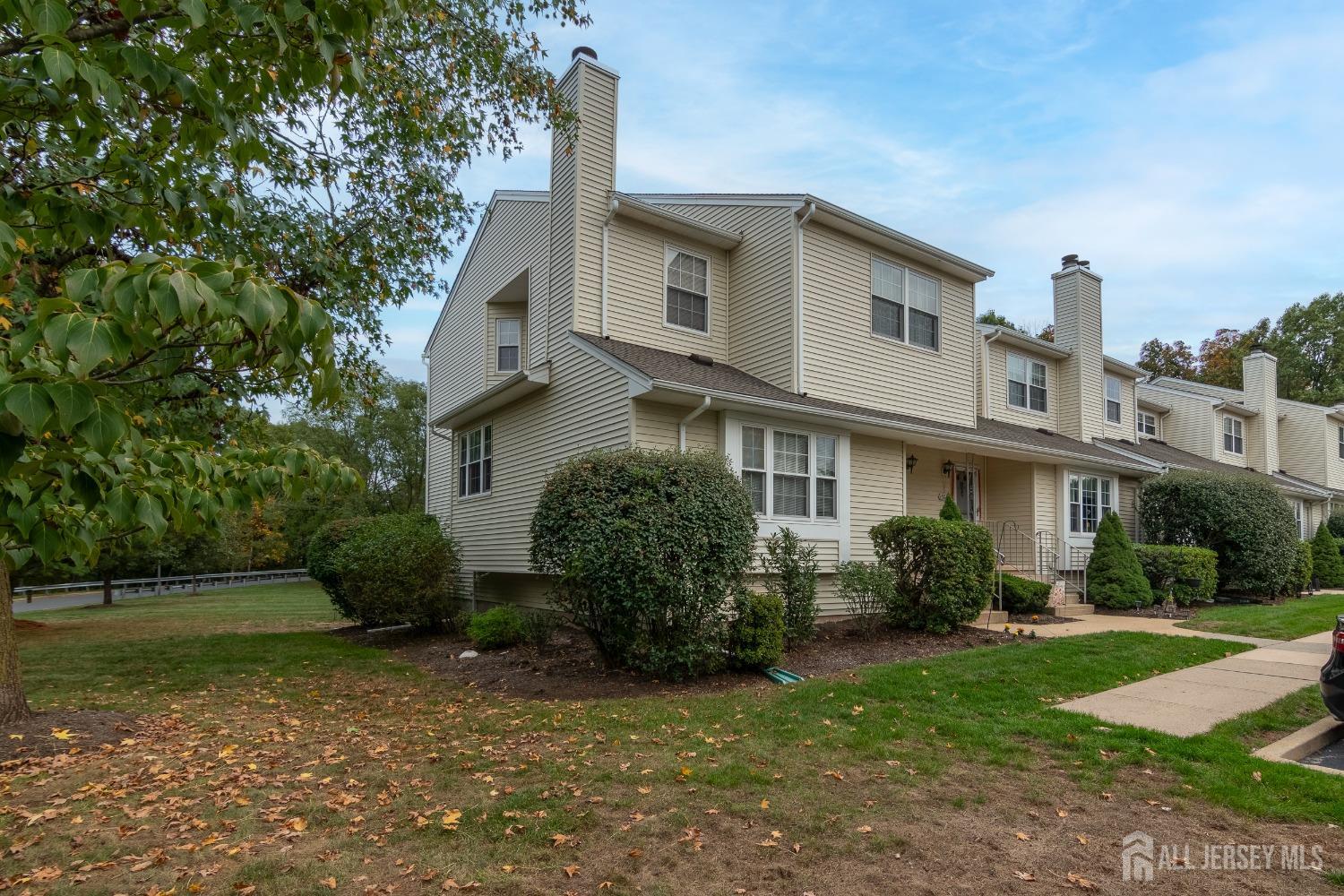 Lake Ct, Somerset, NJ 08873
