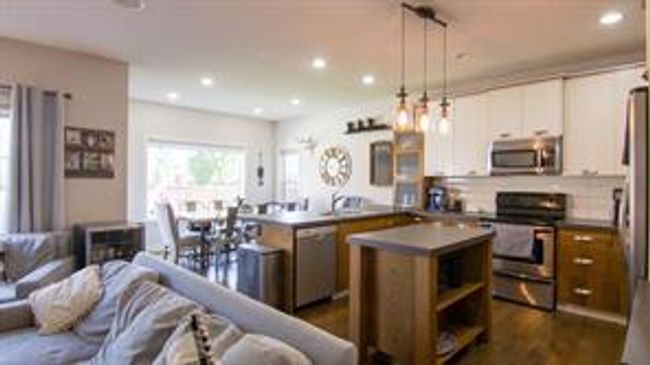 200 New Brighton Dr Se, House detached with 4 bedrooms, 3 bathrooms and 2 parking in Calgary AB | Image 12