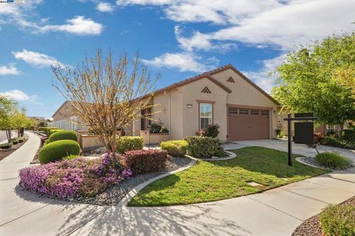 2961 Clear Point Way, Manteca, CA, 95336-5216 | Card Image