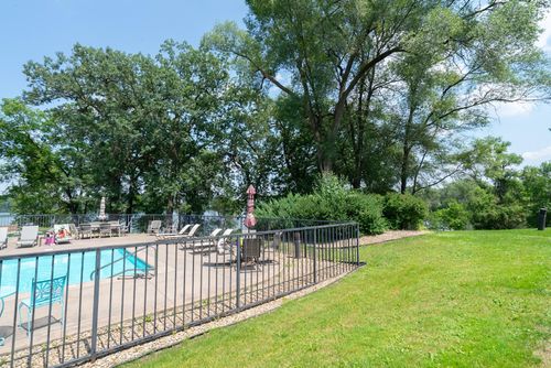 1136 Chelsea Ct, New Brighton, MN, 55112-6444 | Card Image