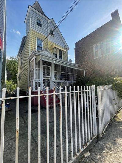 1790 E 174 Street, House other with 3 bedrooms, 1 bathrooms and null parking in Bronx NY | Image 3