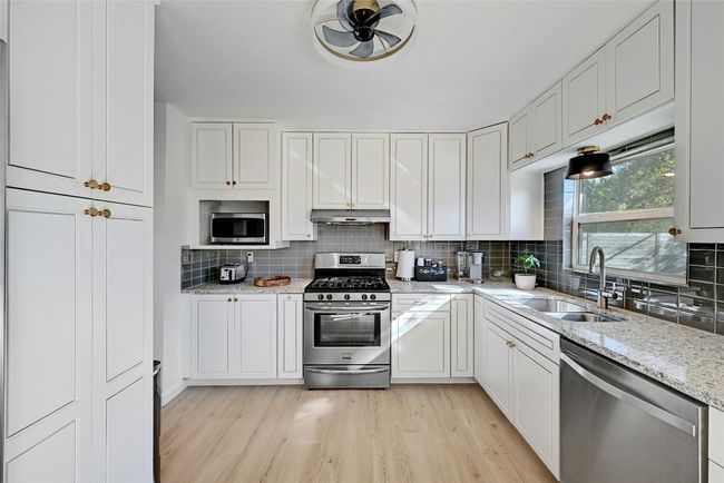 A look at the gorgeous tile backsplash that adds character to the kitchen. | Image 15