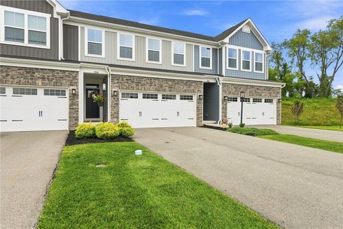 9004 Wellington Ct, Jeannette, PA, 15644-4825 | Card Image