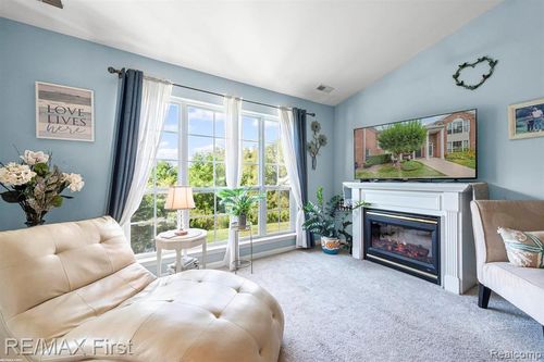 45691 Heather Ridge Dr, Macomb, MI, 48044-4073 | Card Image