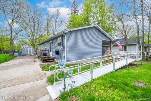 2616 Maryland Ave, Flint, MI, 48506-2857 | Card Image