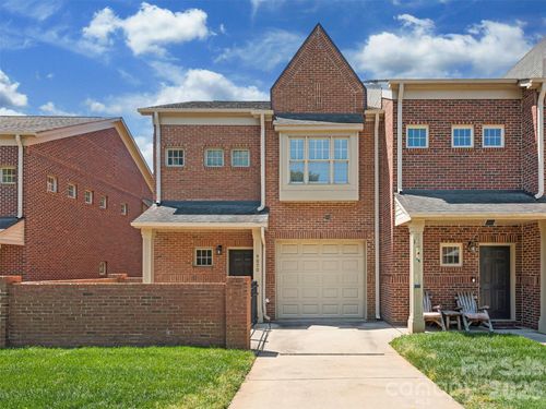 4670 Dabney Vigor Dr, Charlotte, NC, 28209-2838 | Card Image