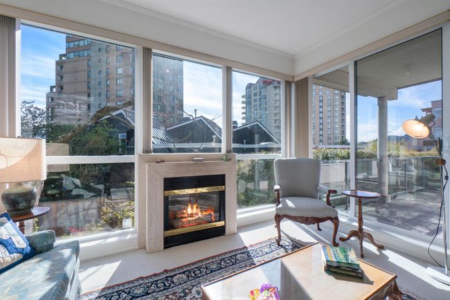 103 - 2242 Marine Drive, Condo with 2 bedrooms, 2 bathrooms and 1 parking in West Vancouver BC | Image 2