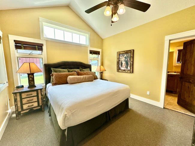 Main Level Primary Suite | Image 19
