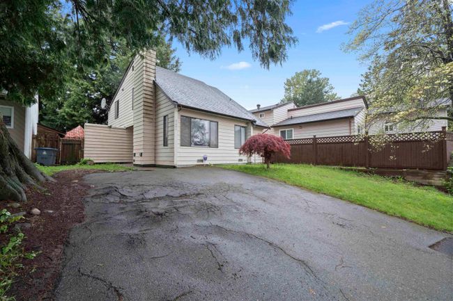 7271 129 Street, House other with 4 bedrooms, 2 bathrooms and 2 parking in Surrey BC | Image 2
