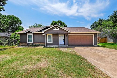 1300 Timbercrest Dr, Benbrook, TX, 76126-2803 | Card Image