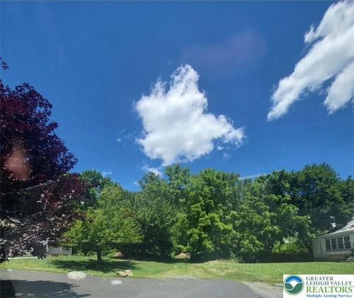 1350 E Susquehanna St, Allentown, PA, 18103-8403 | Card Image