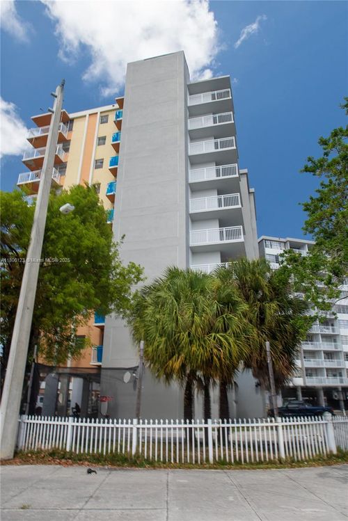 apt-301-2025 Ne 164th St, North Miami Beach, FL, 33162-4156 | Card Image
