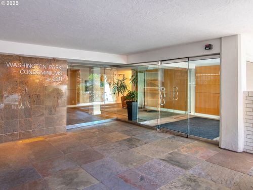 803-2211 Sw Park Pl, Portland, OR, 97205-1103 | Card Image