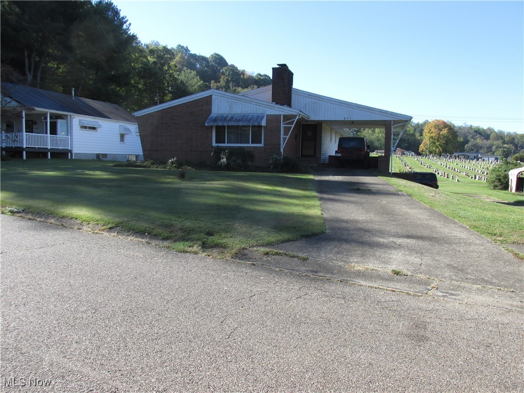 Sycamore Cir, Saint Marys, WV 26170