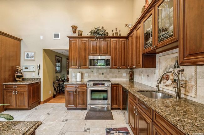 821 Peconic St, House other with 3 bedrooms, 2 bathrooms and null parking in Ronkonkoma NY | Image 13