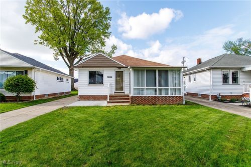 31827 Glenhurst Rd, Willowick, OH, 44095-3863 | Card Image
