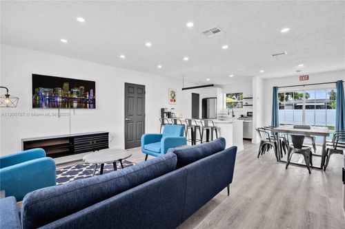 7471 Hope St, Hollywood, FL, 33024-2717 | Card Image