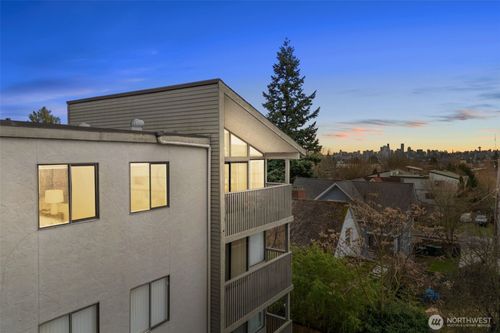 303-4911 Fremont Ave N, Seattle, WA, 98103-6548 | Card Image