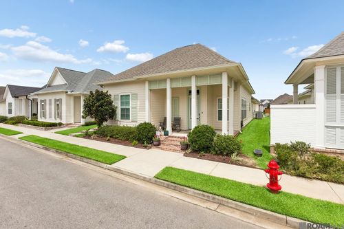 4935 Pembrooke Ave, Gonzales, LA, 70737-8630 | Card Image