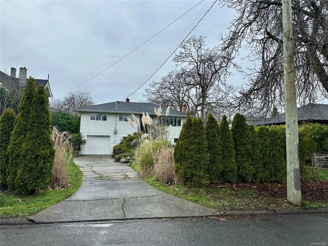 GREAT CURB APPEAL, TOTALLY PRIVATE | Image 28