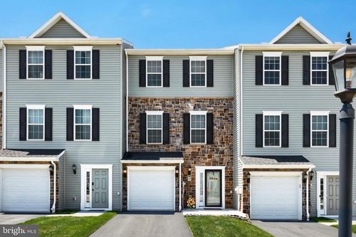 27 Holstein Dr, HANOVER, PA, 17331-8042 | Card Image