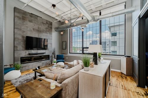 apt-26-624 E Walnut St, Indianapolis, IN, 46204-1657 | Card Image