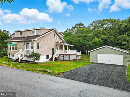 115 Saint Marys Dr, Freeland, PA, 18224-3018 | Card Image