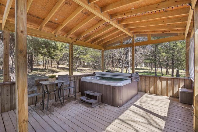 Large Screened in area with hot tub | Image 18