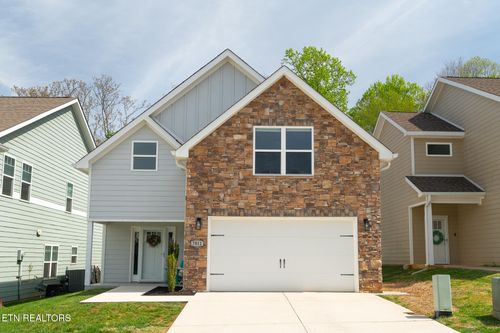 7811 Train Station Way, Knoxville, TN, 37931-4076 | Card Image