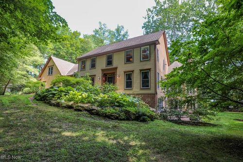 831 Meadowbrook Dr, Aurora, OH, 44202-6719 | Card Image