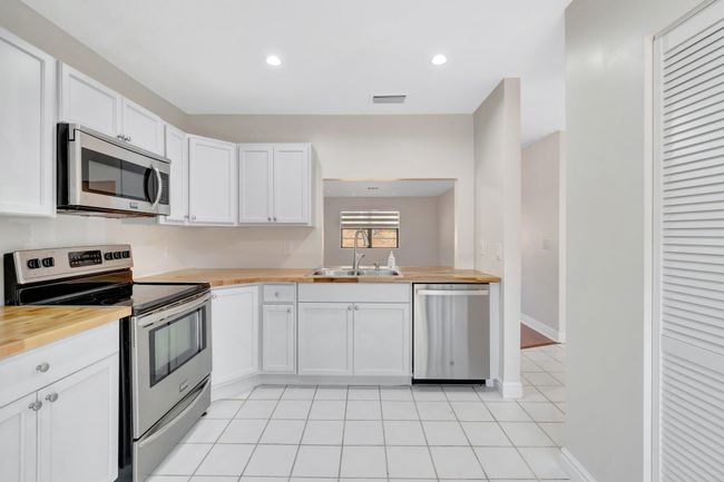 46 Seminole Ct E, Townhouse with 3 bedrooms, 2 bathrooms and null parking in Royal Palm Beach FL | Image 13