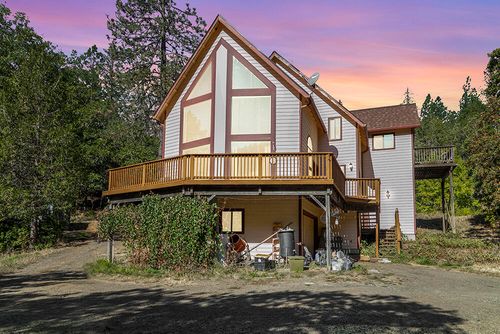 950 Bear Creek Rd, Cave Junction, OR, 97523-9748 | Card Image