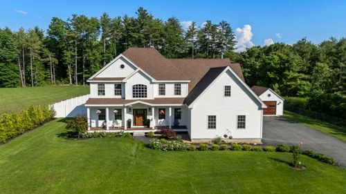 152 South Rd, Londonderry, NH, 03053-3702 | Card Image