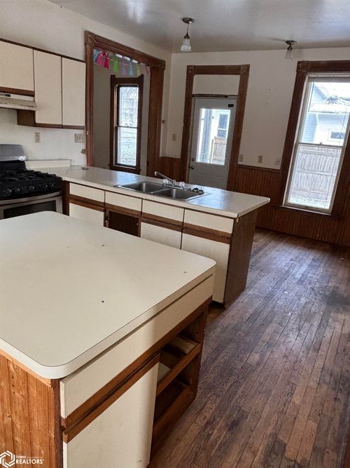 304 E Burlington Ave, Fairfield, IA, 52556-3119 | Card Image