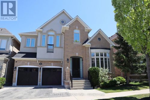 9 Eber St, Richmond Hill, ON, L4E4X2 | Card Image