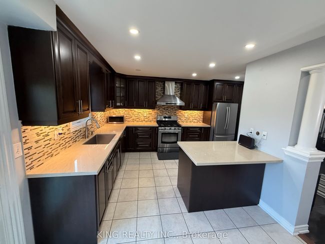 21 - 21 Eastview Gate, House attached with 4 bedrooms, 4 bathrooms and 2 parking in Brampton ON | Image 6