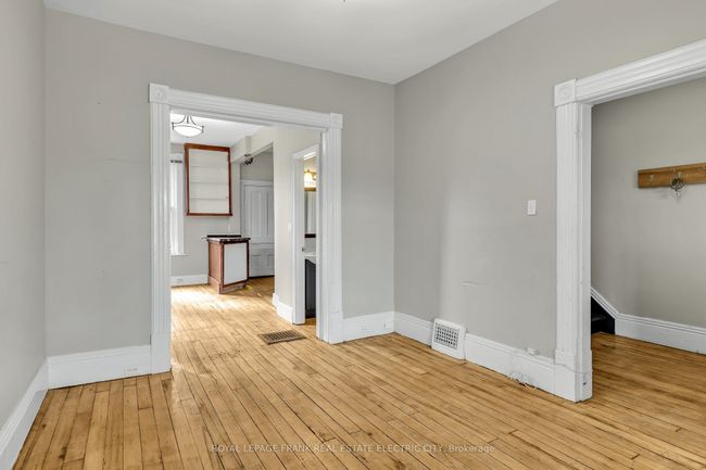 617 Aylmer St N, House other with 3 bedrooms, 2 bathrooms and 2 parking in Peterborough ON | Image 5