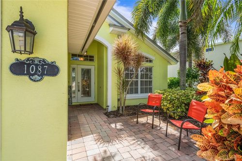 1087 4th Ln Sw, Vero Beach, FL, 32962-3452 | Card Image