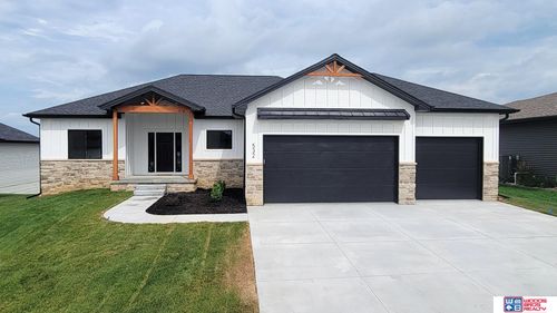 532 N 107th St, Lincoln, NE, 68527-2533 | Card Image