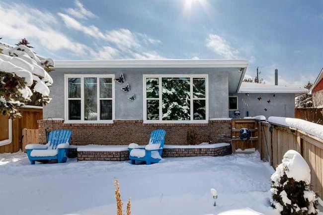 4711 29 Avenue Sw, Home with 3 bedrooms, 1 bathrooms and 3 parking in Calgary AB | Image 3