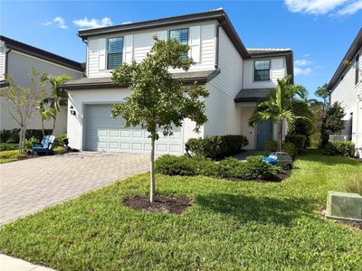 6102 Bluestar Court, House other with 5 bedrooms, 3 bathrooms and null parking in Lakewood Ranch FL | Image 2