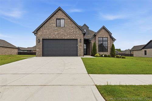 3709 W Laredo St, Broken Arrow, OK, 74012-8030 | Card Image
