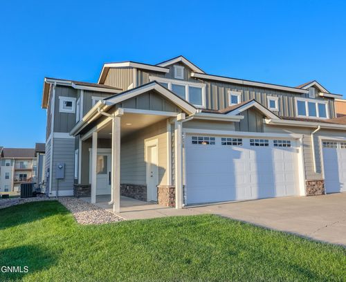 2807 28th St W, Williston, ND, 58801-3561 | Card Image