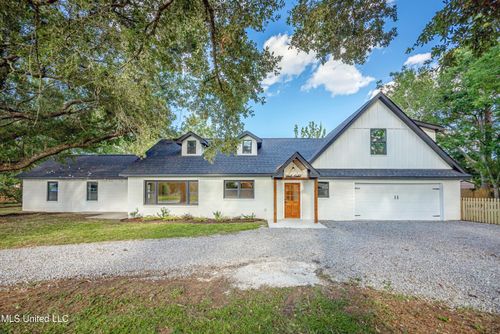 9329 Ridgeview Dr, Ocean Springs, MS, 39564-8597 | Card Image